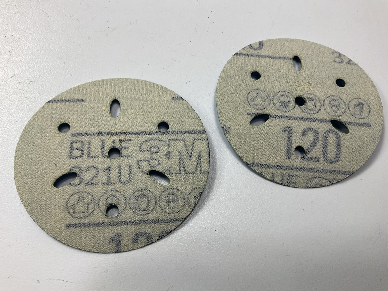 3M 36144 Multi-Hole Hook & Loop 120 Grit 3″ Sanding Disc (50/Pack)