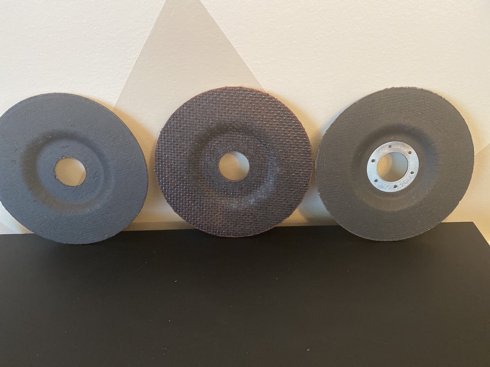 DeWalt DW8424 Metal Cutting Wheel Type 27. 4-1/2″ x .045″ x 7/8″ (Pack 3)