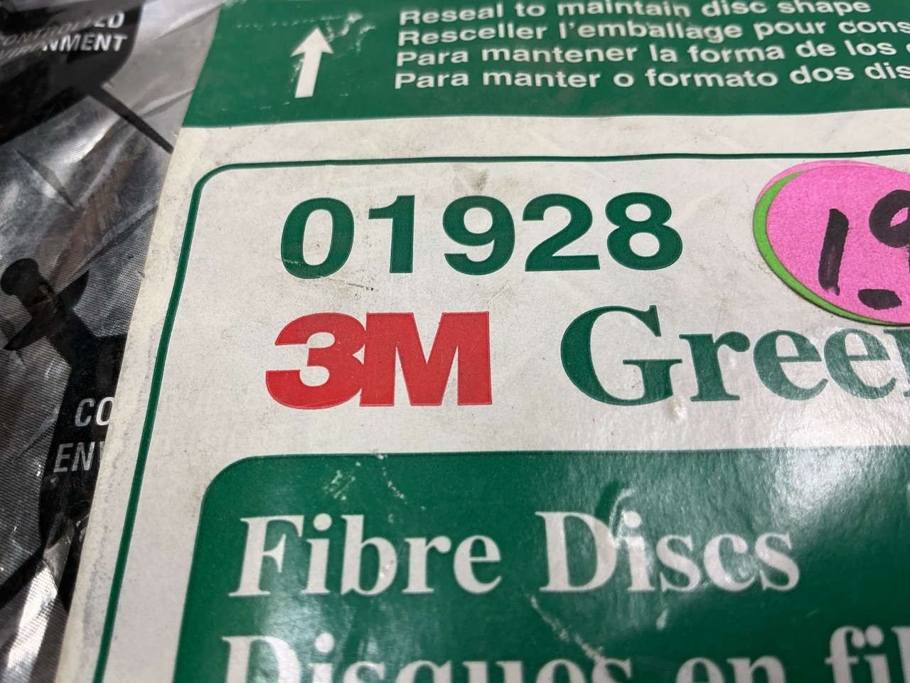 19 Discs – 3M 01928 Green Corps Fibre Sanding Disc, 9 1/8 In X 7/8 In, 36 Grit