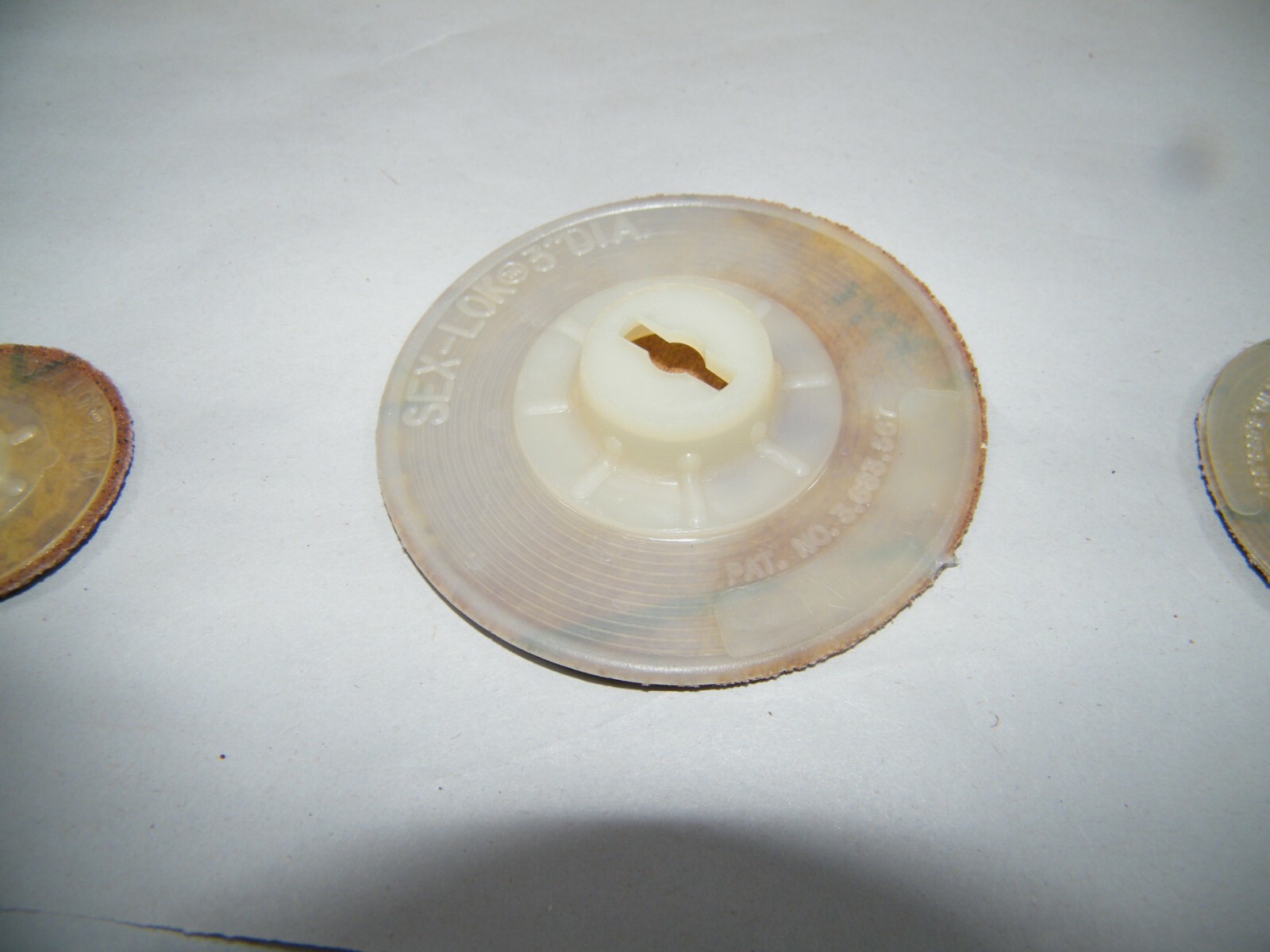ALI INDUSTRIES SEX-LOK ABRASIVE DISCS 1/4″ SHAFT LOC 1 1/2″, 2″ & 3″ DIAMETER