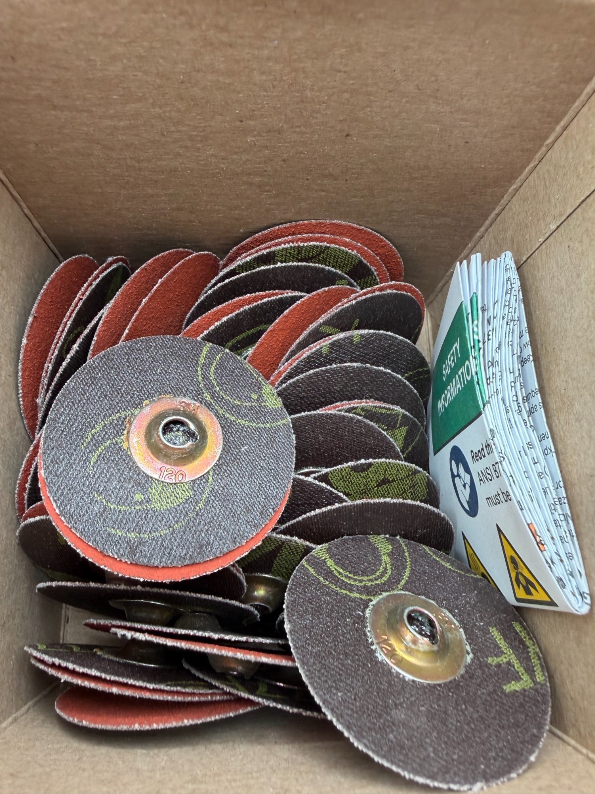 (200) 3M Roloc Disc 777F TSM 50256 4 packs of 50 – 7000118302 30,000 MAX RPM