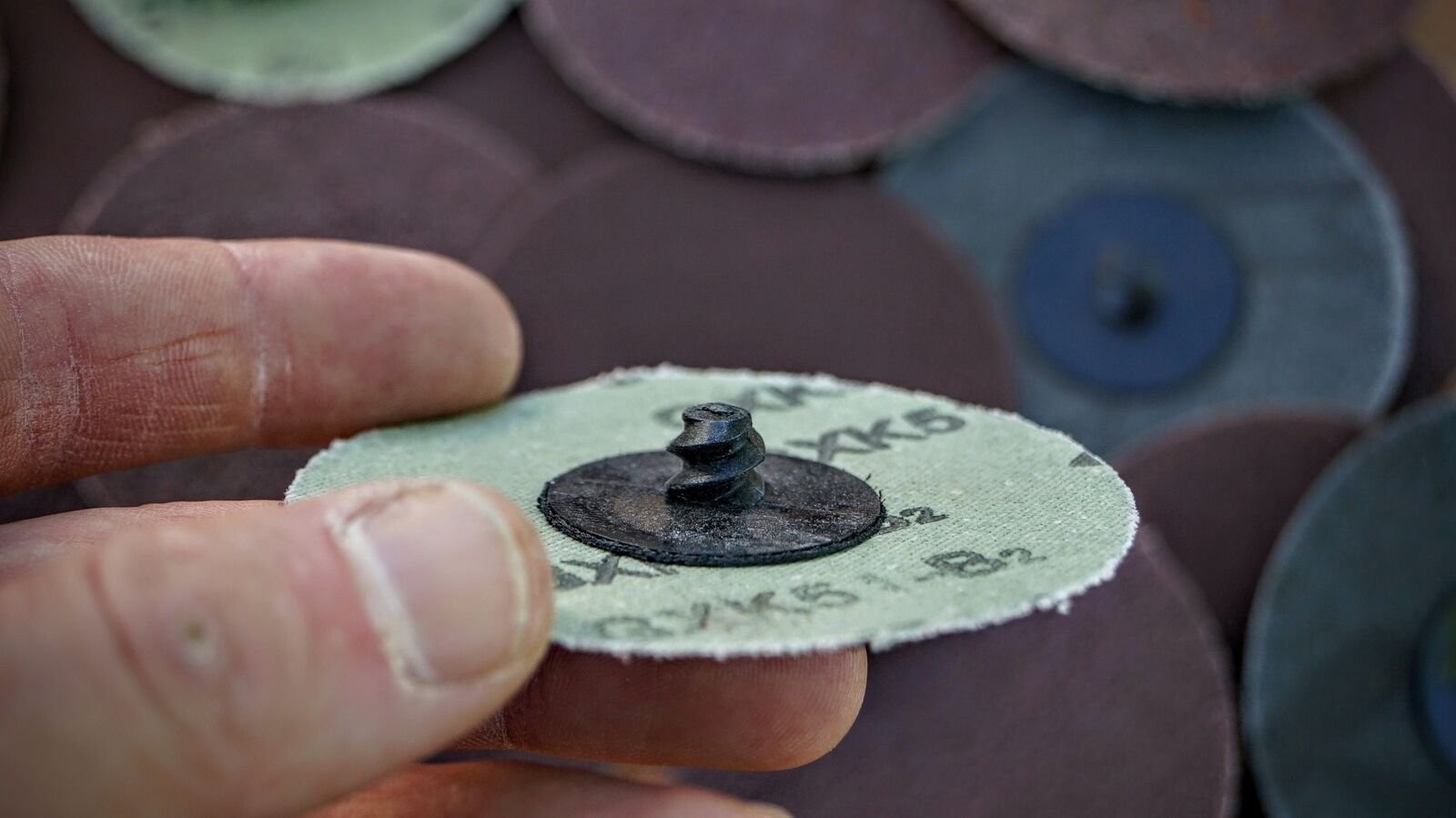 25PC 3″ ROLOC DISCS 240 GRIT R TYPE SANDING ABRASIVE ROLL LOCK FINE – NEW!