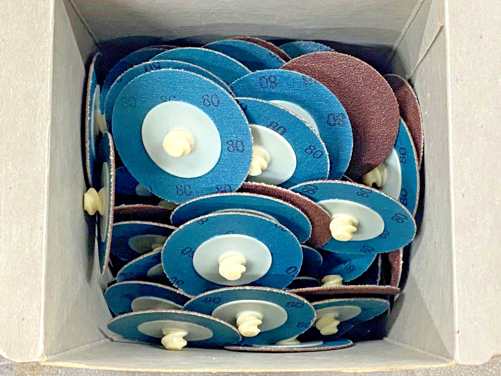 100 new SA Standard Abrasives #592406 2″ 80 Grit A/O 2 Ply Quick Change TR Discs