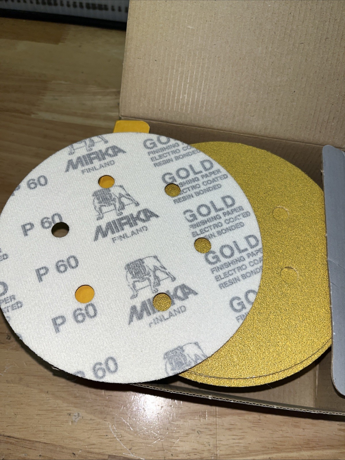 MIRKA SANDING DISCS 23-624-060. 6″ GOLD, 6 HOLE, P60 GRIT, BOX OF 50. ~ NEW