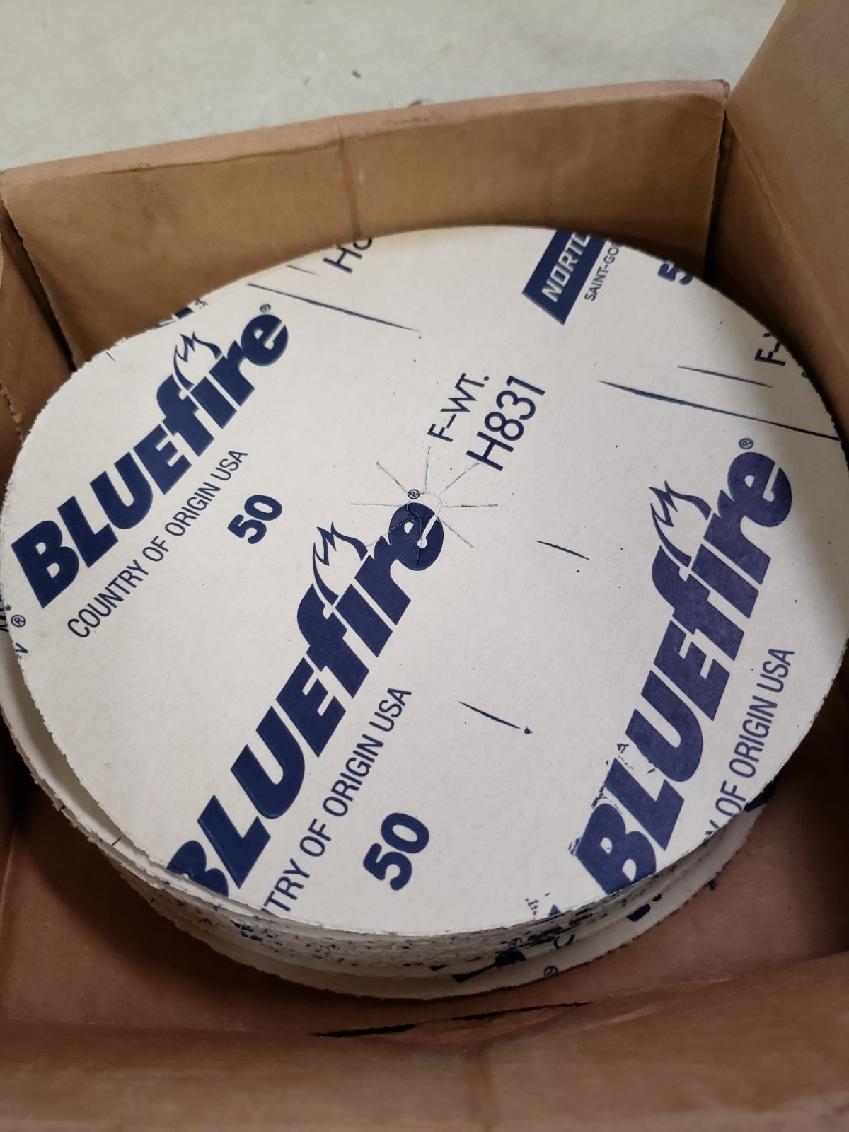 Norton 19908 7″ x 5/16″ 50 BlueFire EDG-R Paper Disc – 25 Pack