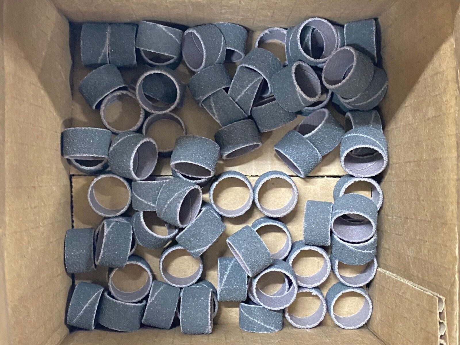 69 new 3M 241D THREE-M-ITE 3/4″ x 1/2″ Grit 50-X, RB Cloth Evenrun Bands, #90380