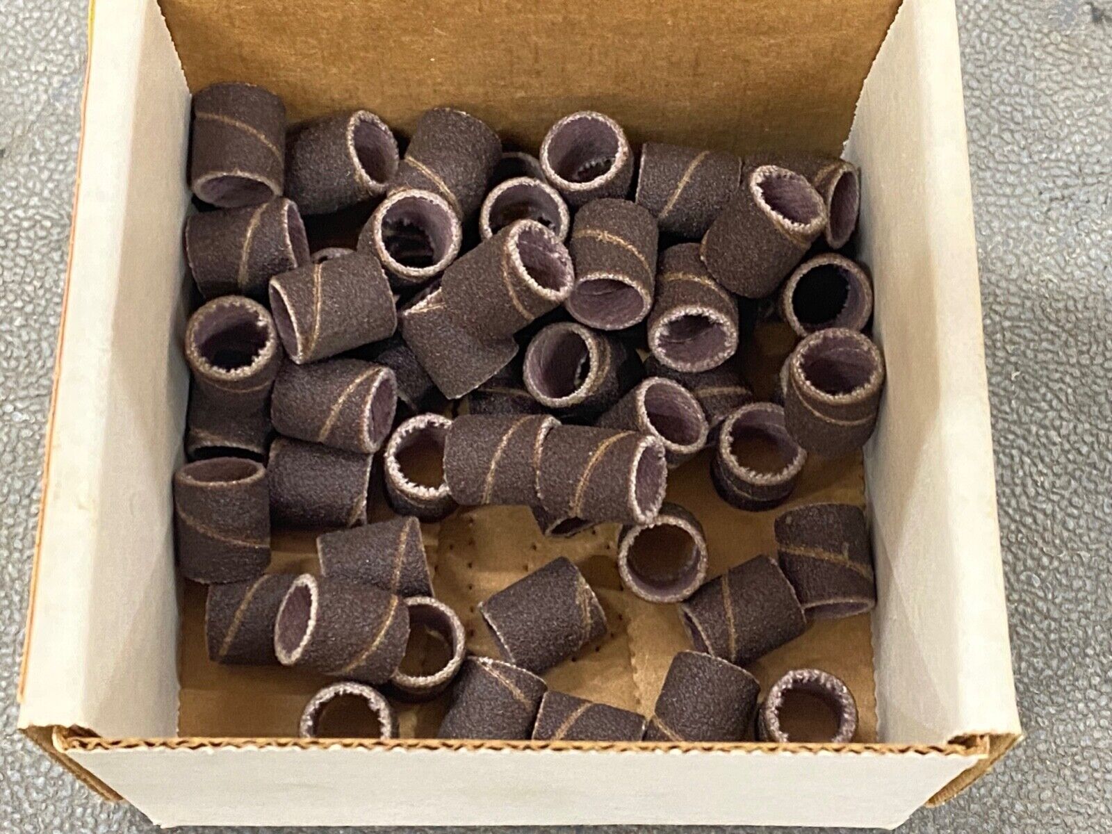58 new 3M 241D THREE-M-ITE 3/8″ x 1/2″ 100-X Grit, RB Cloth Evenrun Bands/Drums