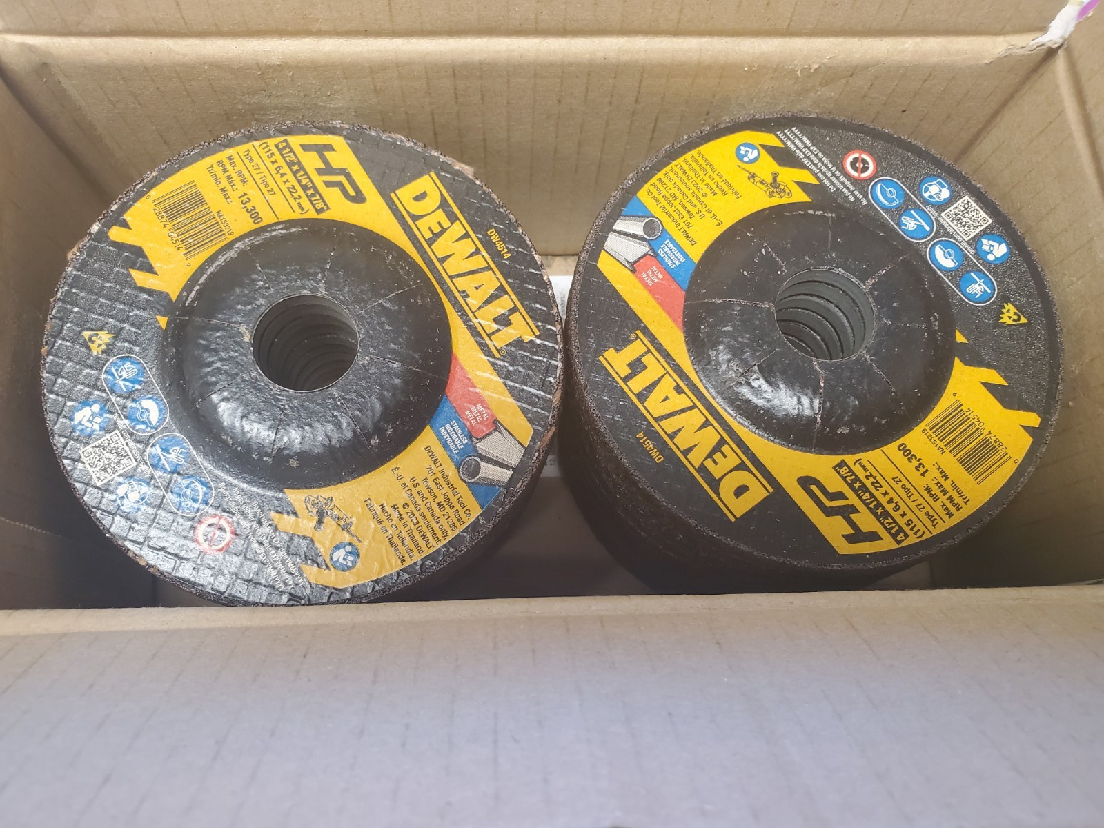 25-PK DEWALT DW4514 1/4″ Thick Grinding Wheel w/ 4-1/2″ Diameter and 7/8″ Arbor