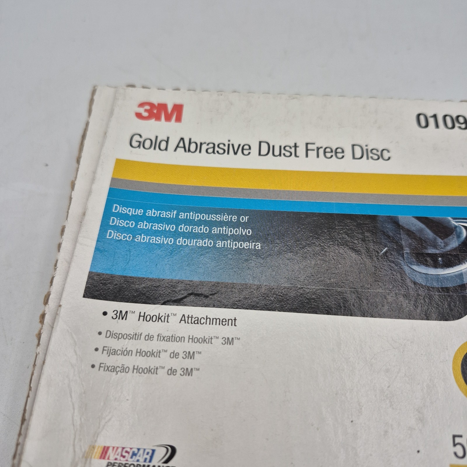 3M 01091 Hookit Gold Disc Dust Free 216U, P600, 6″ Sanding Discs – 50 / Box