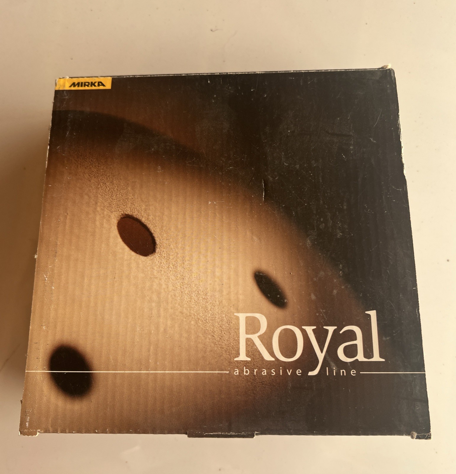 50pcs Mirka Royal Plus 25-625-180 6″ 8 Hole 180 Grit Hook and Loop Sanding Discs