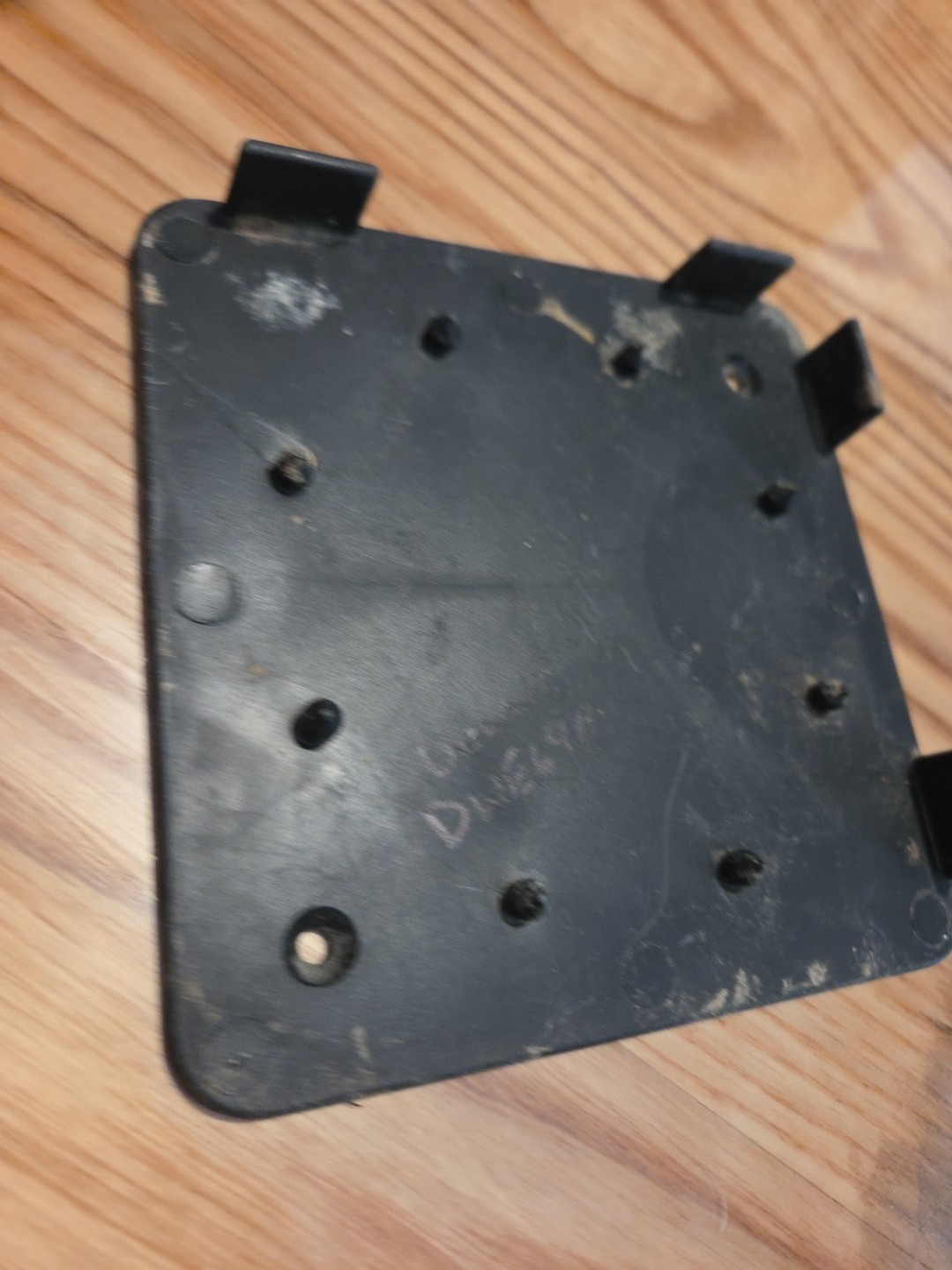 Genuine DEWALT PALM SANDER PAPER PUNCHING PLATE D26441 DW411 DWE6411 VS21 PL52