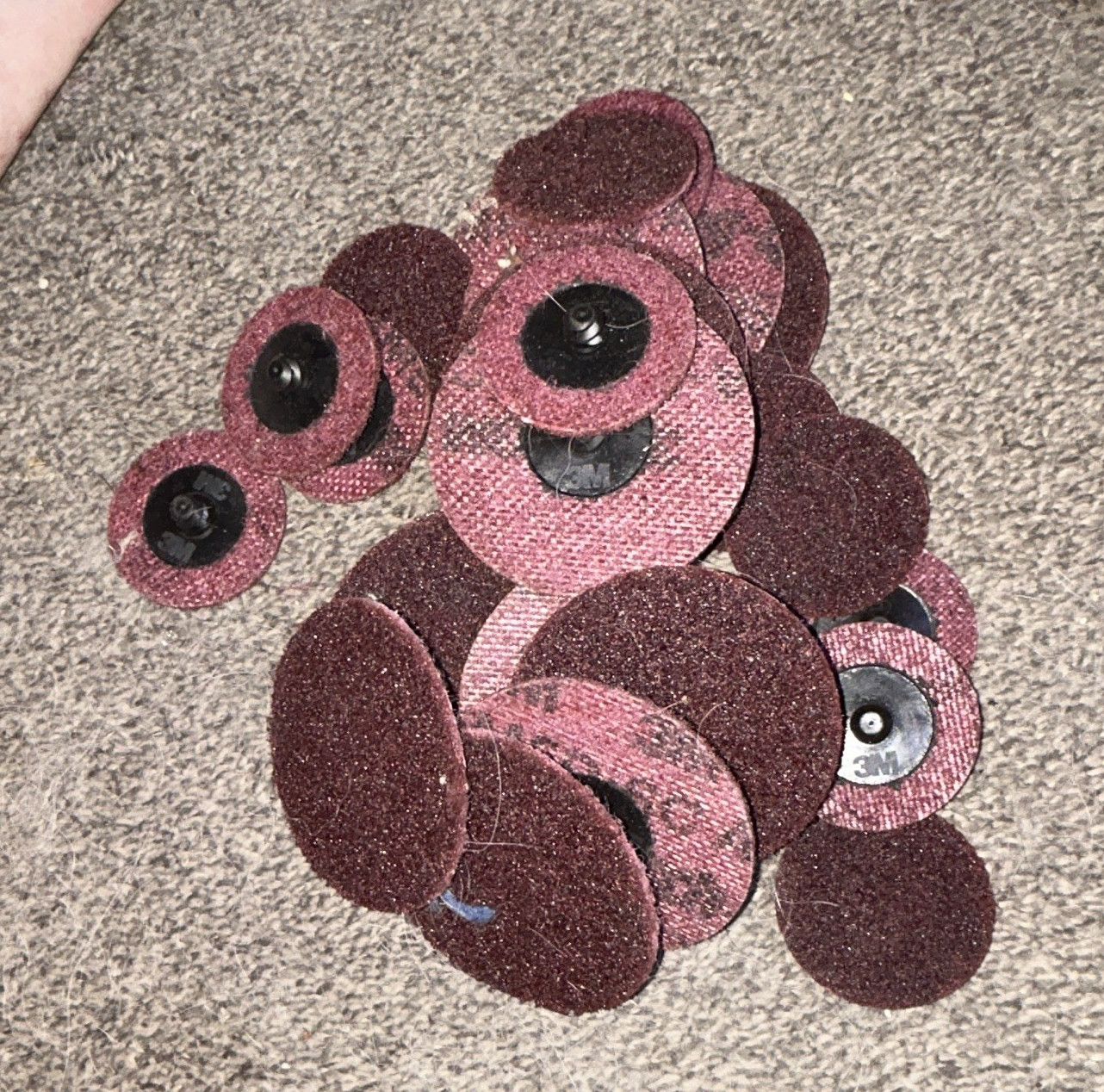 3M Sanding Discs Lot – Red/Black Abrasive for Orbital Sander