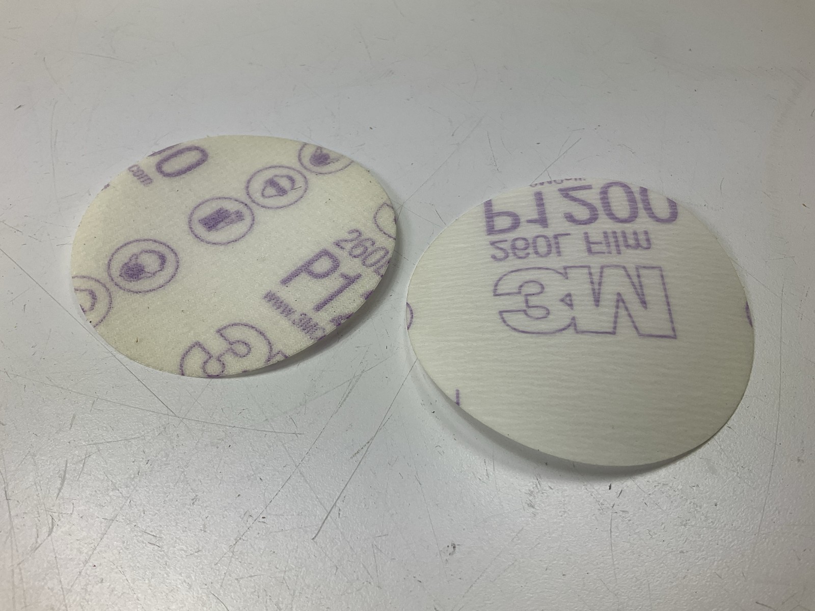 3M 00908 Hookit 3″ P1200 Grade Finishing Film Sanding Disc, (Box Of 50)