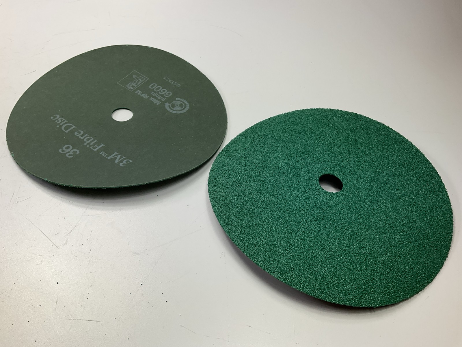 9 Discs – 3M 01928 Green Corps Fibre Sanding Disc, 9-1/8 In X 7/8″, 36 Grit,