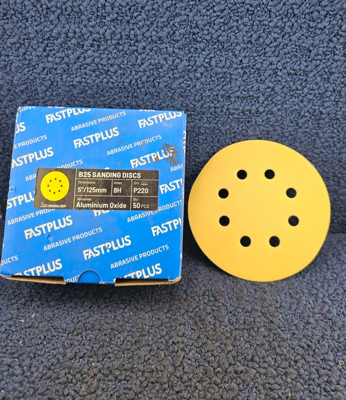 (QTY 50) FASTPLUS B25: 5″ Aluminum Oxide Sanding Disc, 8 Holes, P220 Grit