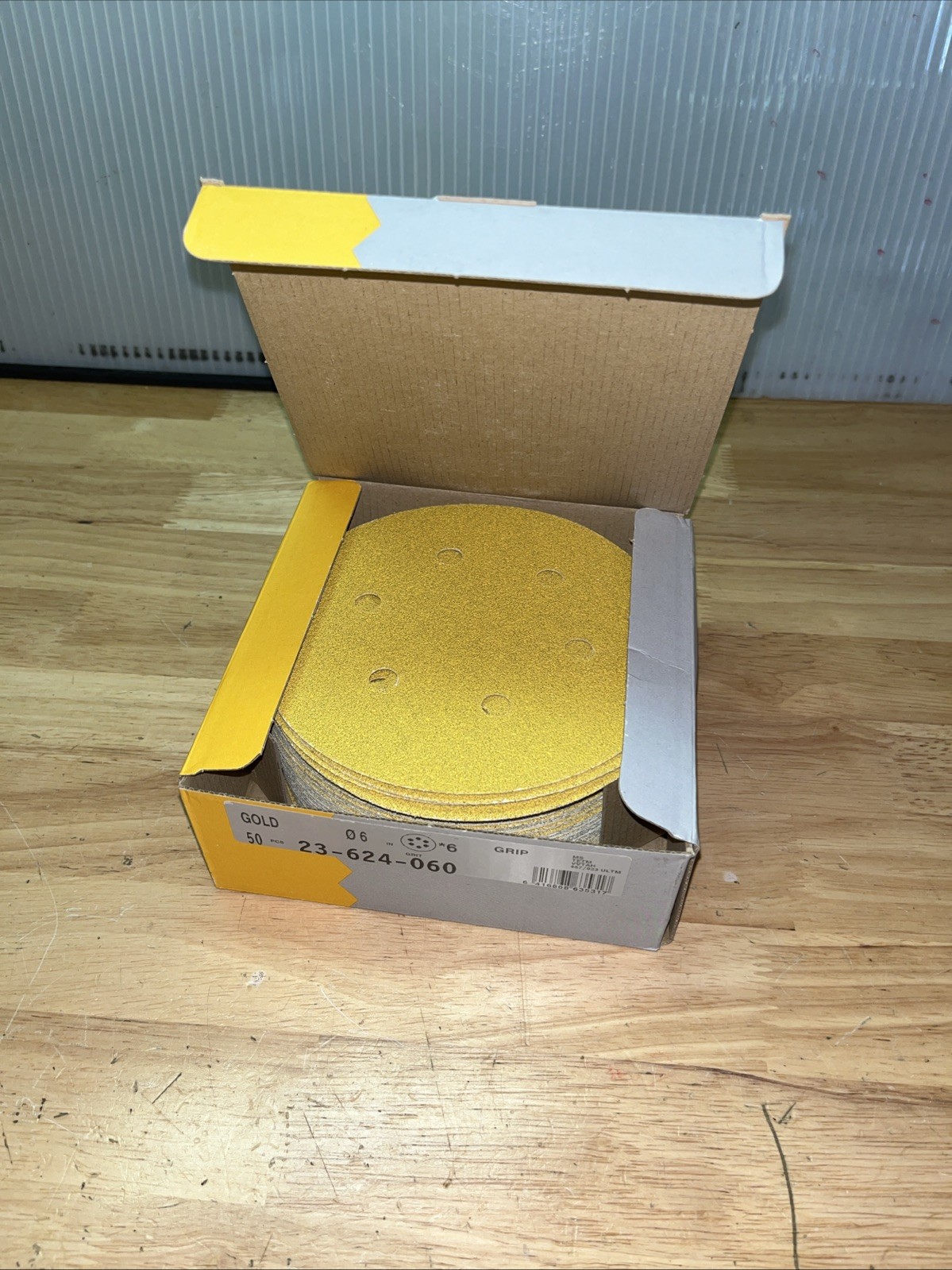 MIRKA SANDING DISCS 23-624-060. 6″ GOLD, 6 HOLE, P60 GRIT, BOX OF 50. ~ NEW