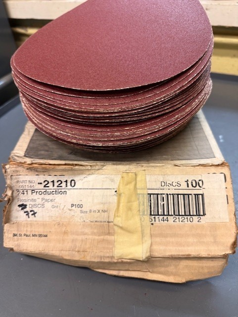 3M 8″ P/N 21210 241 Production Resinite Paper P100 Grit Sandpaper (77 pcs)